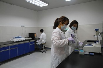 参观新乡中天华康亲子鉴定中心实验室 29